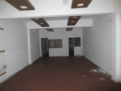 Alquiler Local Comercial Pocitos Av. Rivera Y Llambí 125m2 2 Baños Patio.