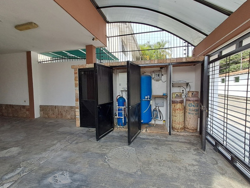 Vende Casa Urbanización Los Sauces. V.l.