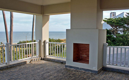 Casa De 8 Dormitorios - Playa Mansa - Punta Del Este