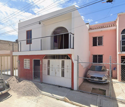 Casa De Dos Niveles En Jacarandas, Tepic, Nayarit