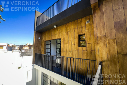 Casa En Venta De Cuatros Ambientes - Haedo Sur