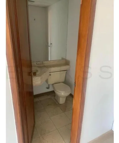 Oficina En Arriendo/venta En Chico Norte. Cod V5945