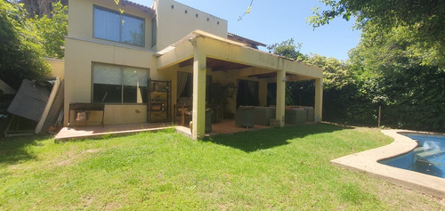 Casa 2 Pisos Amplia , 5 Dormitorios , 3 Baños , Living , Com