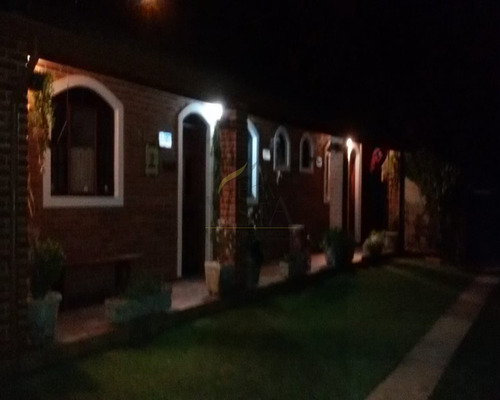 Imagem 6 de 10 de Chácara Em Pinhalzinho Sp, Mini Pousada, Estilo Rustico, Asfalto E Iluminação No Bairro, 3km Do Centro Da Cidade, Sentido Monte Alegre Do Sul, Portão - Ch00057 - 69034613