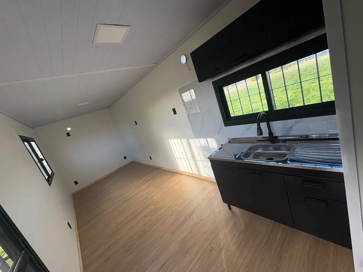 Apartamento A Estrena, Cuenta Con Cocina Comedor Un Dormitorio Y Un Baño Con Gran Espacio Fuera Del Apto, Para Estacionar Vehículos Dentro Del Predio. El Apto Se Encuentra En Un Lugar Cercado, Lugar T · Foto 3