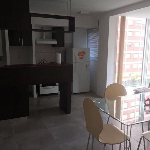 Imagen 2 de 5 de 2 Ambientes Moderno Con Vista Lateral Al Mar.