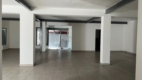 Local En Alquiler En Zona Universitaria, Santo Domingo
