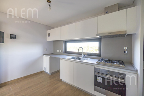 Departamento De 3 Ambientes En Venta En Las Lomitas Street