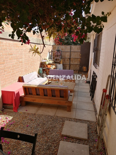 Casa En Venta De 3 Dorm. Con 140 Mt2 De Terreno En Maipú
