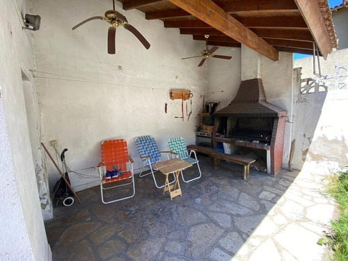 Imagen 13 de 18 de Hermoso Chalet En Zona Comercial