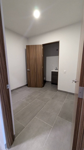 Hermosa Casa En Altozano, 4 Recámaras, 4 Baños Completos, Cto Servicio Con Baño