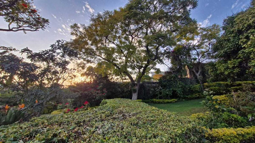 Inigualable Residencia En Venta En Jardines De Ahuatepec, Cuernavaca