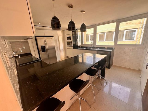 Penthouse En 3 Niveles De 420m2, Amplia Terraza Privada, Vigilancia, Excelente Ubicación.