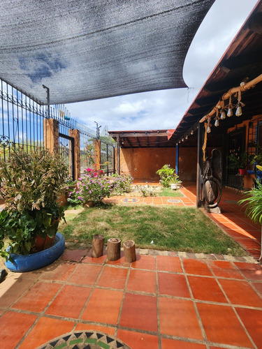 Amplia Casa Estilo Chana, La Comarca