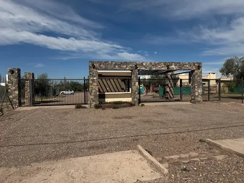Lote Con Orientacion Al Oeste, Vista A La Montaña, Servicios Sbterraneos , Escriturado , Excelente Ubicacion A 5 Minutos Del Centro De Lujan De Cuyo, Mendoza. Ambiente Amigable Con - foto 1