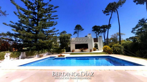 Exclusiva Y Hermosa Casa Ideal Para Vivir Todo El Año En Punta Del Este- Ref: 364