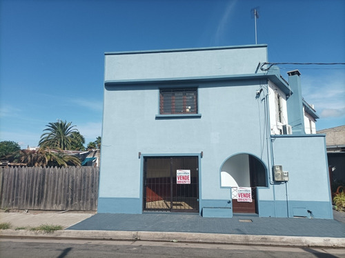 Casa En Dos Plantas Con Parrillero Y Salon Comercial , Acepta Banco , Planos .