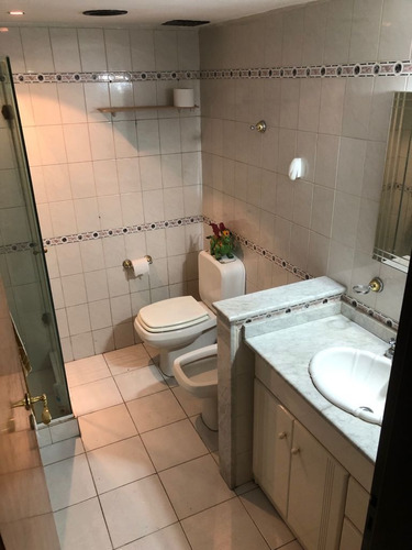 Merolla Vende | Hermosa Casa De Seis Ambientes En Parque Patricios Usd 550.000