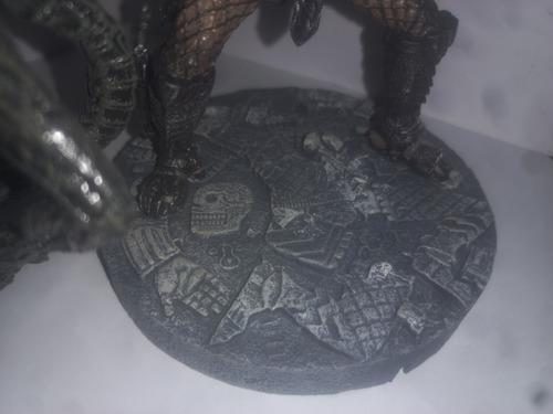 Mcfarlane Alien Vs Predator Avp Celtic Predator Throws Alien (Usado)
