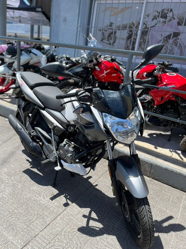 Imagen 2 de 18 de Bajaj Ns 125 2021 Con 2600 Km En Marelli Sports