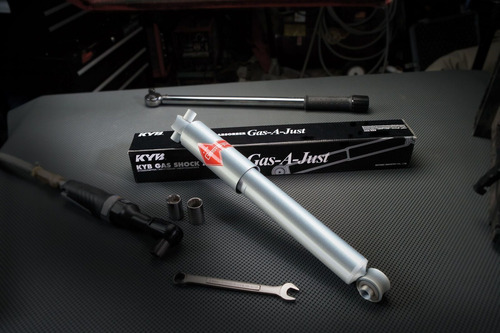 2 Amortiguadores Traseros Ns Titan-2wd 2004-2005-2006 Kyb