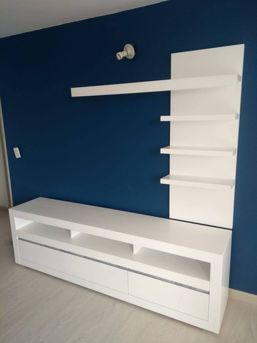 Mueble Tv Ref: Tradicional De 200 Cm En Madera Lacada Repisa