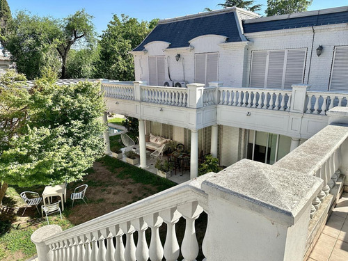 Imagen 4 de 30 de Espectacular Casa Con Todas Las Comodidades Sobre Imponente Lote De 611m2 En Acassuso.