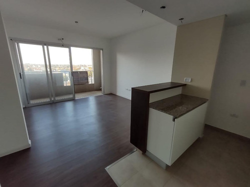 Imagen 8 de 13 de Departamento En Venta, Moreno 754 (5°a), Belén De Escobar