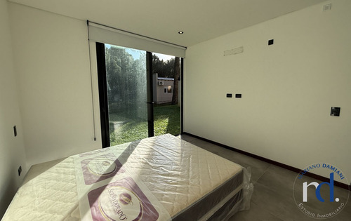 Casa En Venta 3 Dormitorios En Pinamar En Barrio Álamos