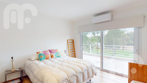 Venta Casa De 4 Dormitorios En Miralagos