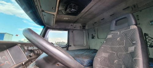 Imagem 8 de 15 de Volvo Fh12 380 2005/05 4x2 1482646km (8797)