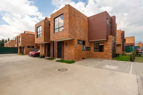 Casa En Arriendo/venta En Canelon. Cod A22482