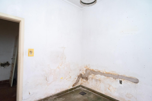 Venta Casa 3 Ambientes Con Patio Y Terraza, A Refaccionar En Villa Bosch