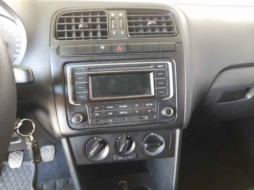 Imagen 13 de 15 de Volkswagen Vento 2020 4p Comfortline L4/1.6 Man