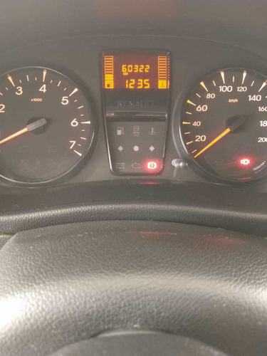 Imagen 9 de 15 de Renault Kangoo 2016 1.6 Furgon Ph3 Confort 5as Permuto Finan