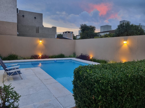 Casa En Venta Jardin Claret 4 Dormitorios Con Pileta