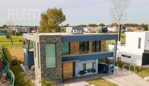 Casa En Venta En Terralagos Canning