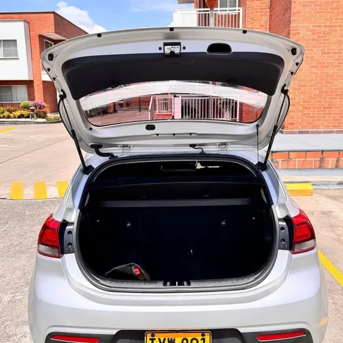 Kia Rio 1.4 Vibrant Hb At