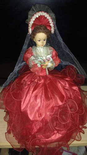 Muñeca Antigua Para Adorno O Coleccion. Musical Y Giratoria.