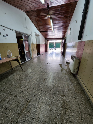 Imagen 4 de 13 de Casa 3 Ambientes Con Cochera Pasante Sobre Lote