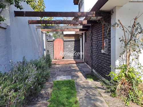 Casa En Venta 3 Dormitorios Colegios Apumanque En Las Condes
