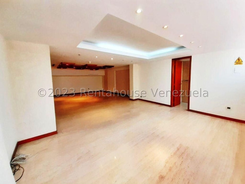 Se Vende Excelente Local Comercial En La Avenida Victoria 24-18285