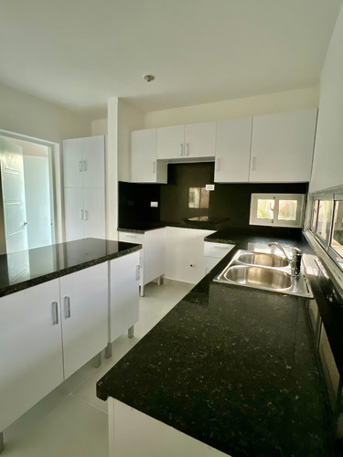 Se Renta Casa De 2 Niveles En Ciudad Del Sol, Bávaro, Punta Cana, República Dominicana (3061) En 1100 Usd