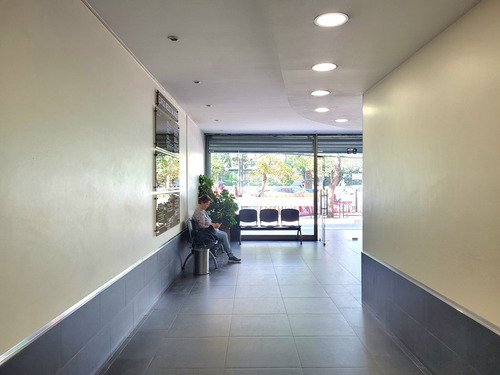 Consulta Médica, Edificio Médico Salvador, Providencia.