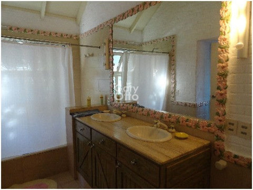 Hermosa Casa En Playa Mansa Consulte!!!!- Ref: 23918