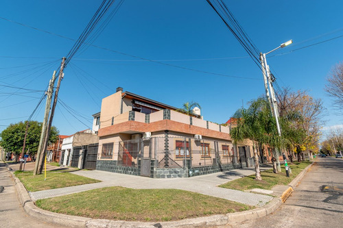 Venta Casa 4 Ambientes Con Terraza Propia, Wilde.
