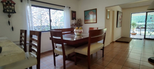 Casa Sola En Venta, Con Alberca, 2 Bungalows, Limites Con Cuernavaca