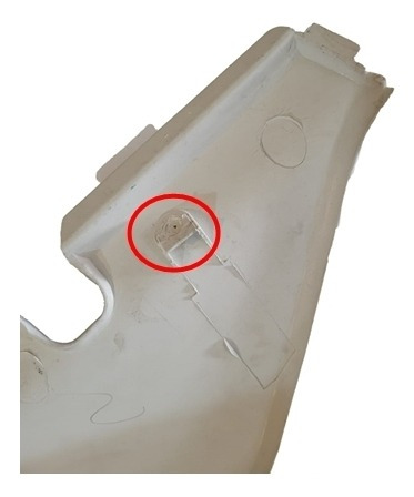 Imagen 2 de 3 de Cacha Bajo Asiento Derecho Original Triax 150 Con Detalle