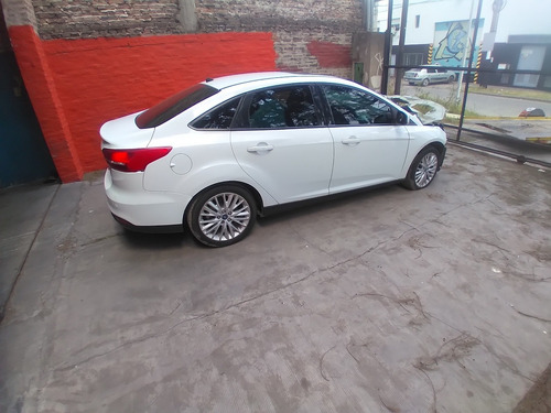 Imagen 13 de 15 de Ford Focus 3 2.0 Se Plus