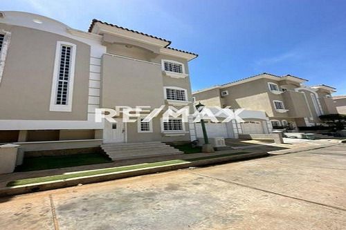 Townhouse En Venta Palma Dorada Maracaibo